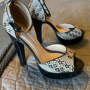 NWOT Chinese Laundry woven ankle strap platform high heels. Size 9.5. Fun, sexy